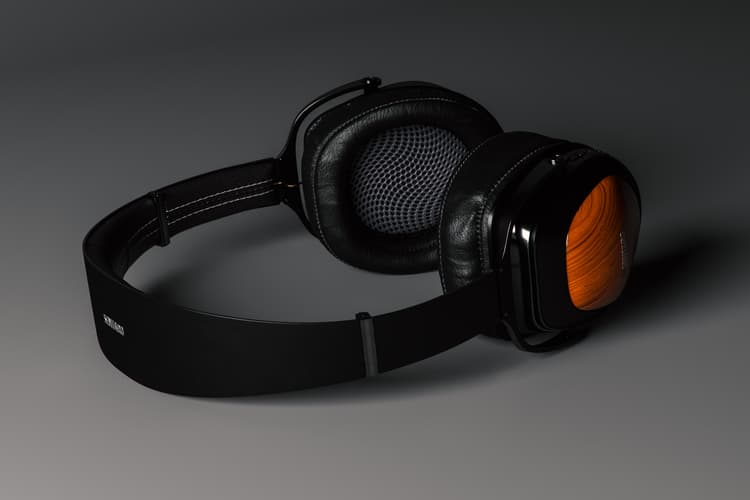 Example of a fill light illuminating a 3d headphone model