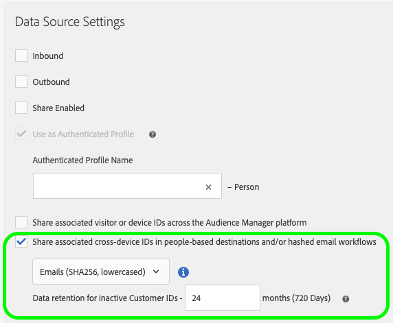 Imagen de la interfaz de usuario del Audience Manager que muestra la opción de compartir ID asociados de varios dispositivos en flujos de trabajo de correo electrónico basados en personas o con hash