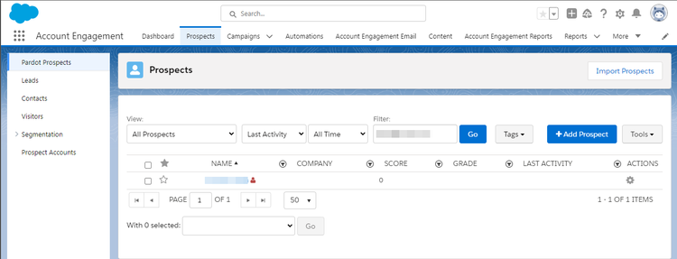 Captura de pantalla de la interfaz de usuario de Salesforce que muestra la página de clientes potenciales.
