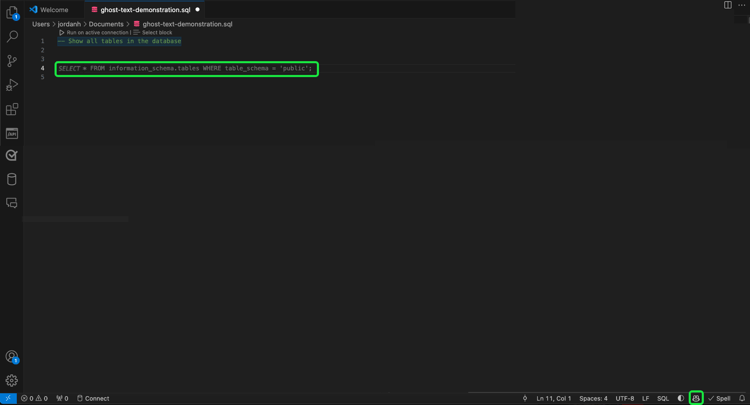 Se ha resaltado la interfaz de usuario de VSCode con una sugerencia de código y el icono GitHub Copilot.