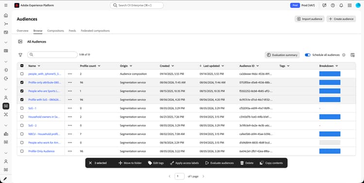 Las opciones disponibles para las acciones masivas se muestran si se seleccionan varias audiencias.