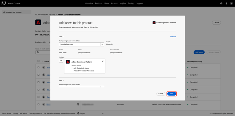 Cuadro de diálogo Agregar usuarios a productos con la información de los usuarios y los perfiles de producto mostrados y el cuadro de diálogo Guardar resaltado.