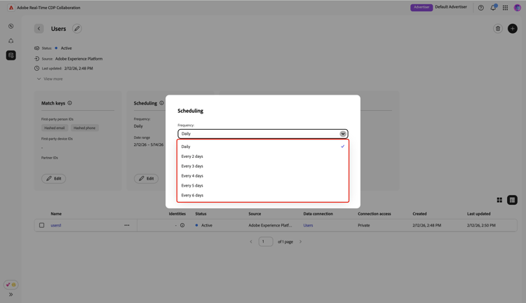 El cuadro de diálogo Programación con el menú desplegable Frecuencia se ha expandido para mostrar las opciones de frecuencia de actualización de audiencia.