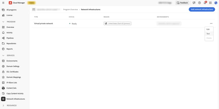 La zone Environnements du programme Cloud Manager contient le tableau Infrastructure réseau, les lignes dinfrastructure et le menu Actions de ligne utilisés pour lancer le test de connectivité réseau