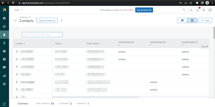 Copie décran de linterface utilisateur de Zendesk montrant la page Contacts avec les champs supplémentaires créés avec le nom de laudience.