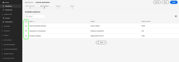 Image mettant en surbrillance la sélection des cases à cocher à l’étape Sélectionner les audiences du workflow d’activation.