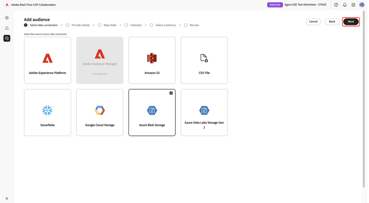 Il flusso di lavoro Aggiungi pubblico mostra Azure Blob Storage selezionato come tipo di connessione dati e i passaggi di onboarding Credenziali, Consenso, Mappatura campi e Revisione.