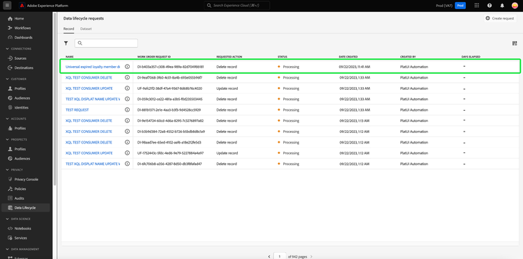 新しいリクエストがハイライト表示された データライフサイクル ワークスペースの「 レコード 」タブ。