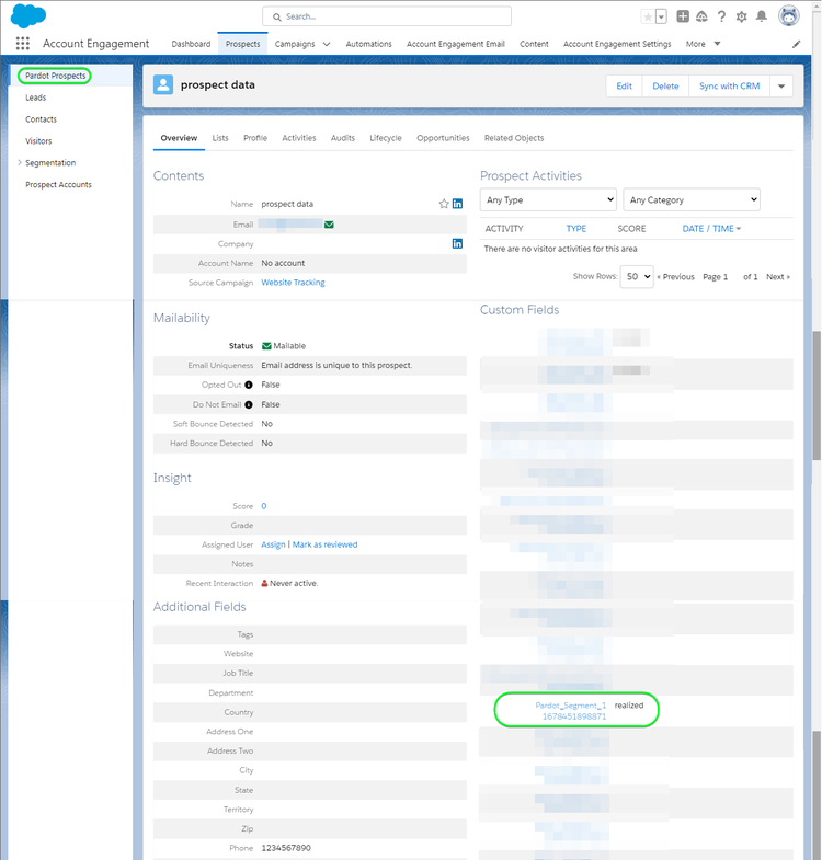 選択した見込み客ページを示す Salesforce UI スクリーンショット。カスタム見込み客フィールドがオーディエンスステータスで更新されます。