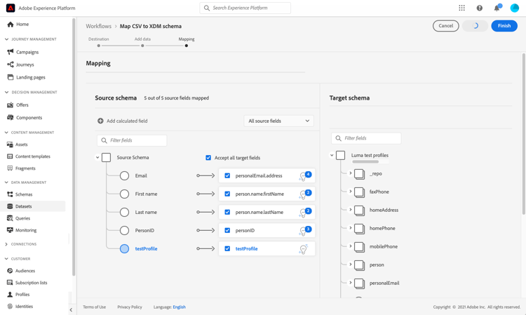 ソースフィールドとターゲットフィールドを表示する CSV フィールドマッピングインターフェイス