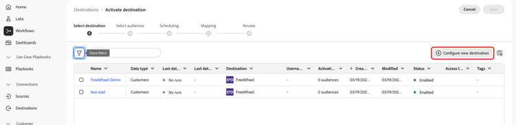Captura de tela da interface do usuário do Experience Platform, mostrando uma lista de destinos disponíveis e o controle Configurar novo destino destacado.