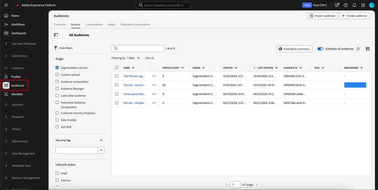 O botão Públicos-alvo na seção Clientes é destacado. O Portal de Público-Alvo para perfis de clientes é exibido.
