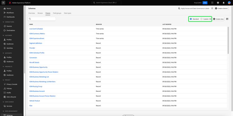 A guia Classes do espaço de trabalho Esquemas com Padrão e Personalizado destacados.