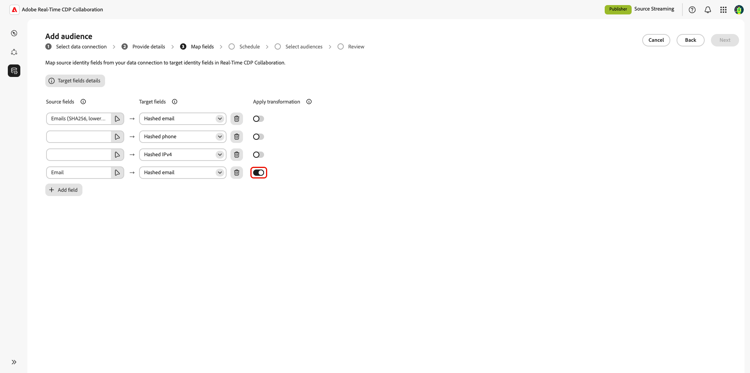 O espaço de trabalho Adicionar públicos-alvo com os campos de origem de email mapeados para o campo de destino, com a opção Aplicar transformação ativada para um campo.