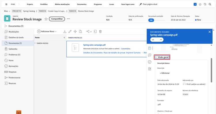 Uma imagem da seção Documentos de um projeto com uma revisão selecionada e o painel de resumo expandido. O ícone do painel de resumo e o painel de resumo estão realçados.