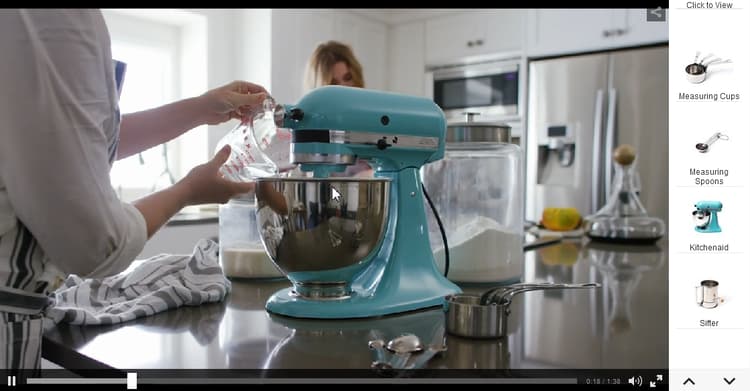 En bildruta från en interaktiv, köpbar video