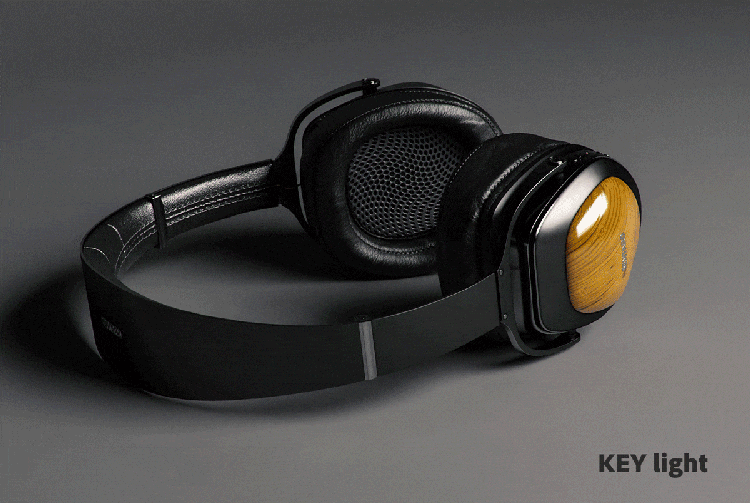 分別照亮 3D 耳機機型的 3 盞燈 （按鍵、填色和補光） 以及全部 3 種模式共同運作的範例
